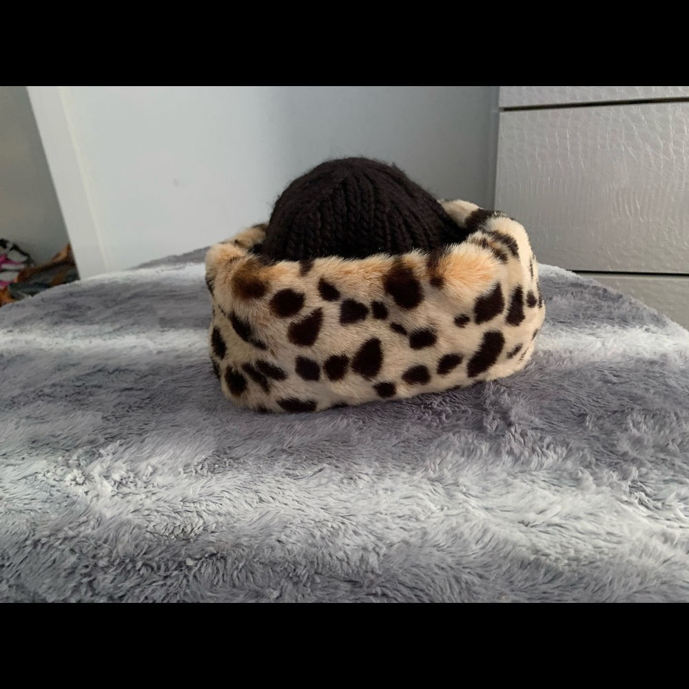 Leopard cuff and black knit winter hat